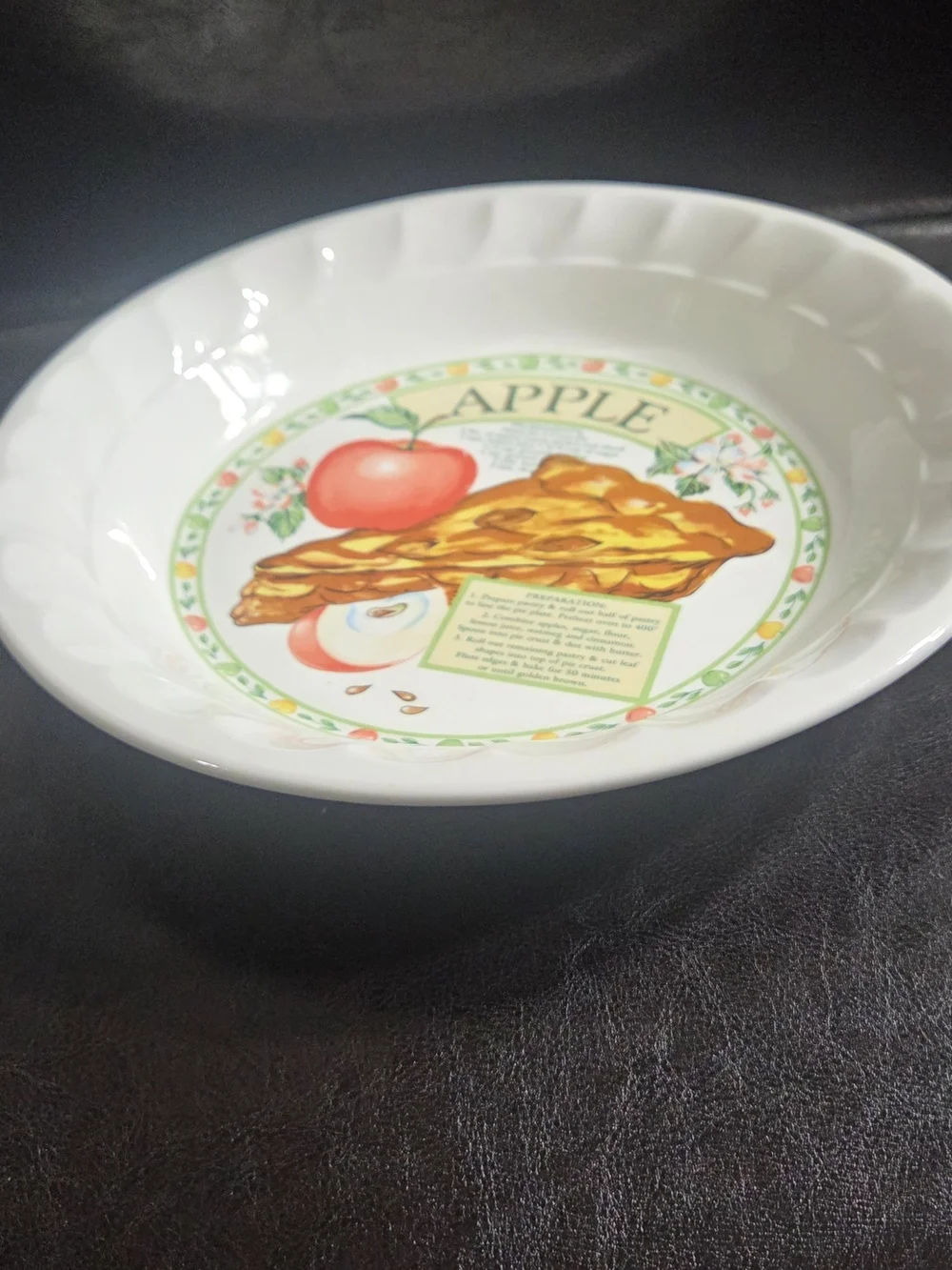 Apple Pie Ceramic Pie Dish - White with Fruit Decal